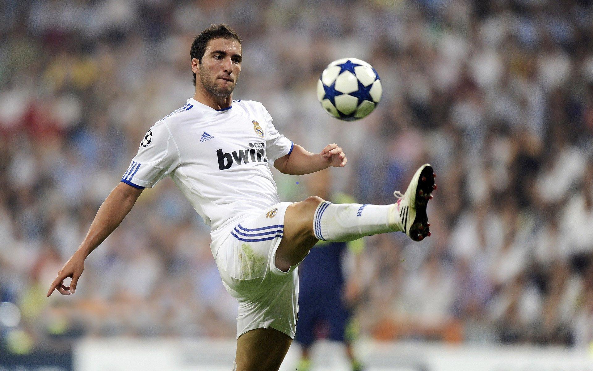 西班牙记者社媒引爆传闻，皇家马德里阿诺德日定于本周五，或为重磅官宣前兆